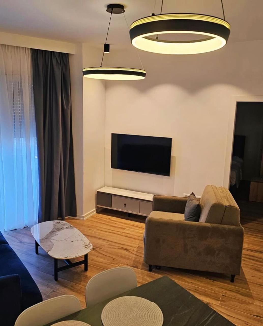 Klaudia Apartments Himarë Exterior foto